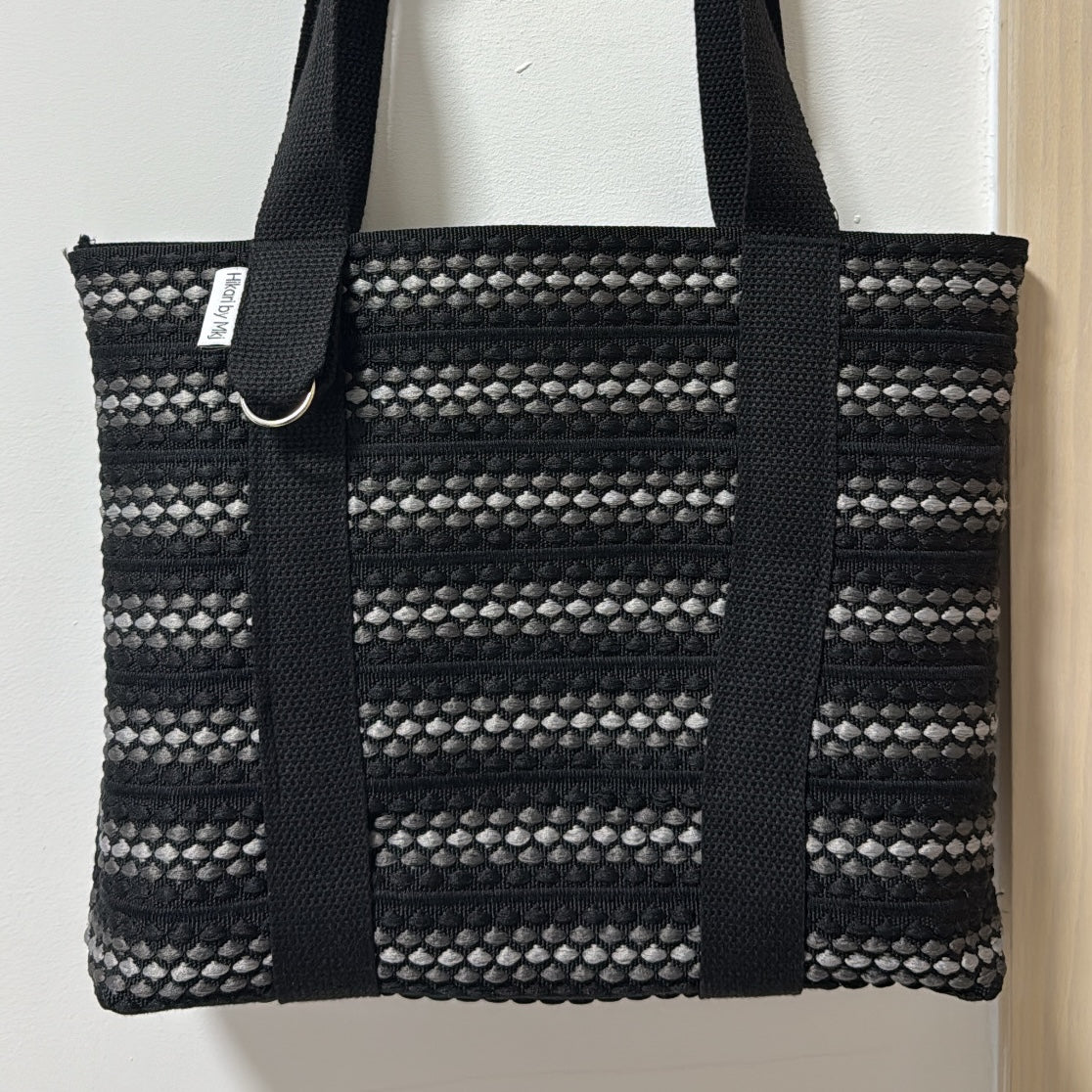 Cushion weave shoulder bag black