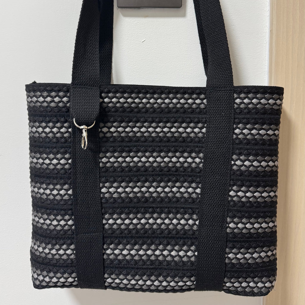 Cushion weave shoulder bag black